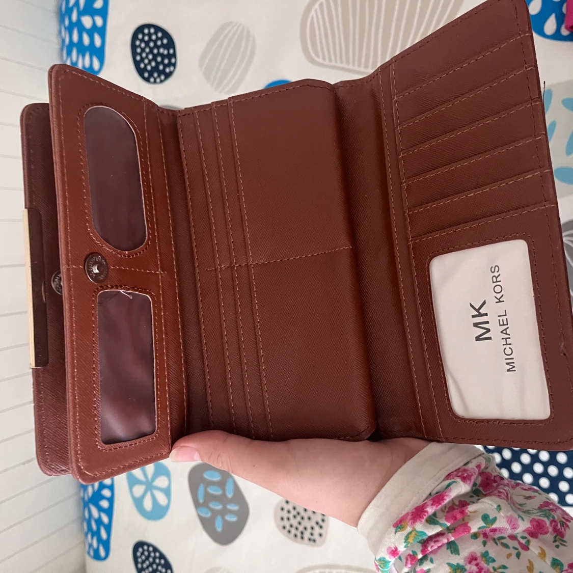 Brun och rosa plånbok från Michael Kors - 3