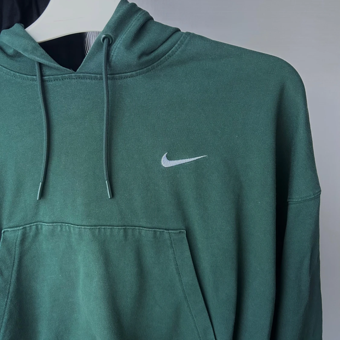 Mörkgrön hoodie från Nike - 2