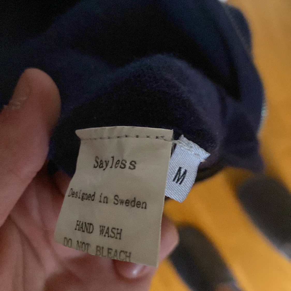 Mörkblå hoodie från Sayless - 1