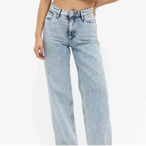 Jeans Monki - så snygga yoko jeans från Monki 💕 strl 27, perfekta i längden på mig som är 170. höga i midjan & vida