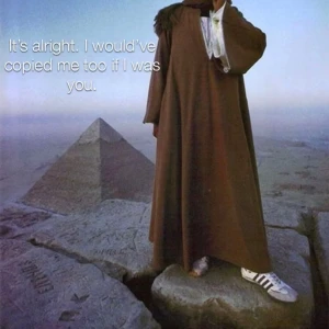 Alfons  - Snygga grönrandiga badshorts perfekta för sommarens äventyr. De har en bekväm passform och är gjorda i ett lätt material som torkar snabbt. Perfekta för en dag vid stranden eller poolen.