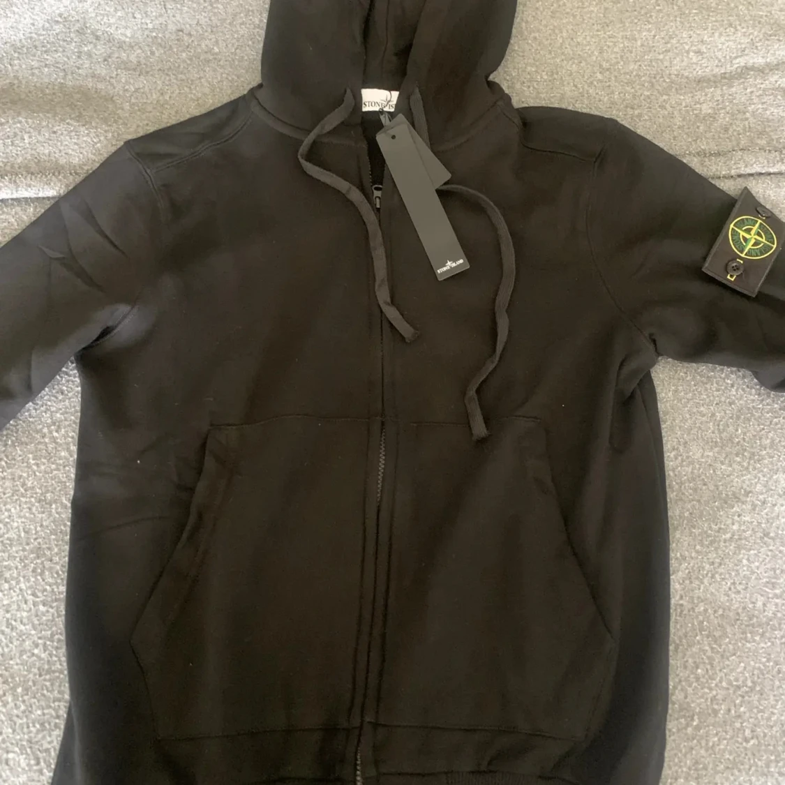 Svart hoodie från Stone Island