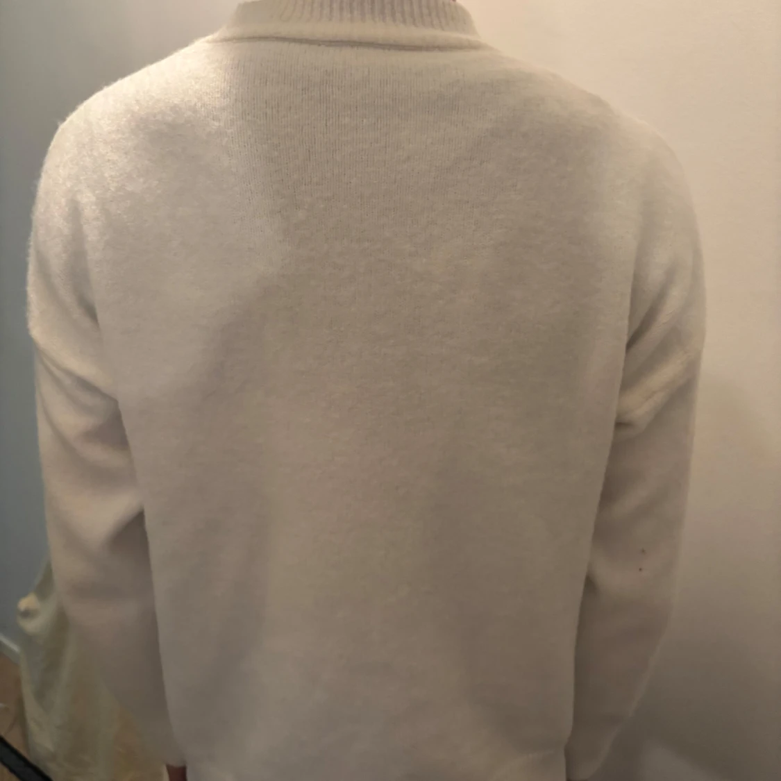 Vit stickad tröja - 2