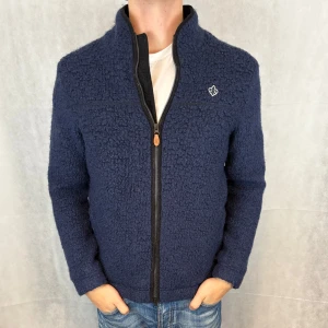 Morris fleece  - Fint skick! Modellen är 185 och bär L, sitter som M