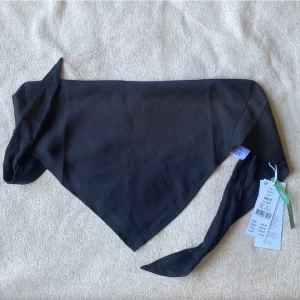 Scarftop  - Oanvänd scarftop från Gina. Storlek xs/s köpt för 199