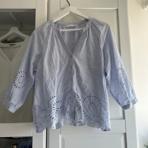 Blå skjortblus - Blå skjorta/blus från sfera💙st s (använd 2-3 gånger)