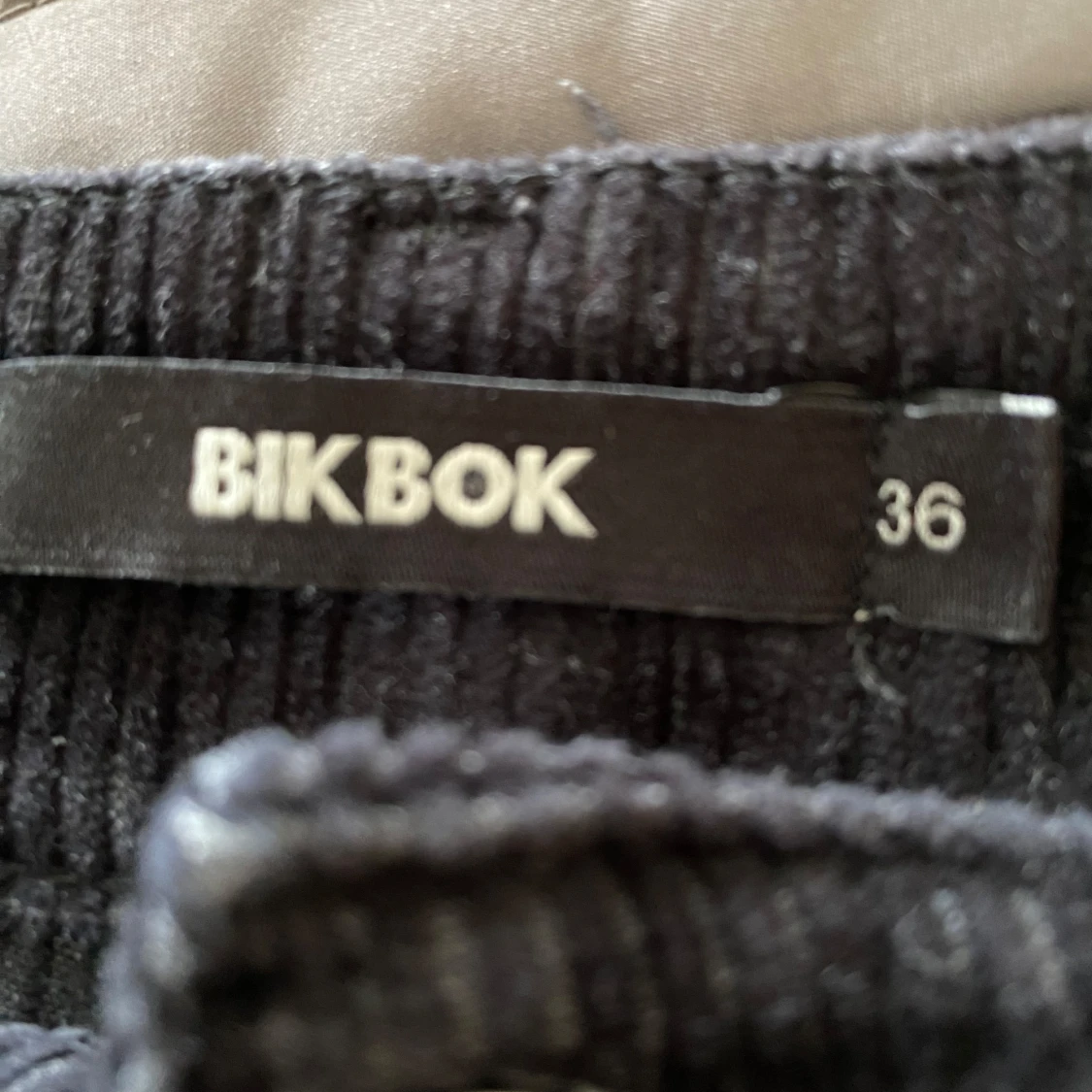 Svarta ribbade jeans från BikBok - 2