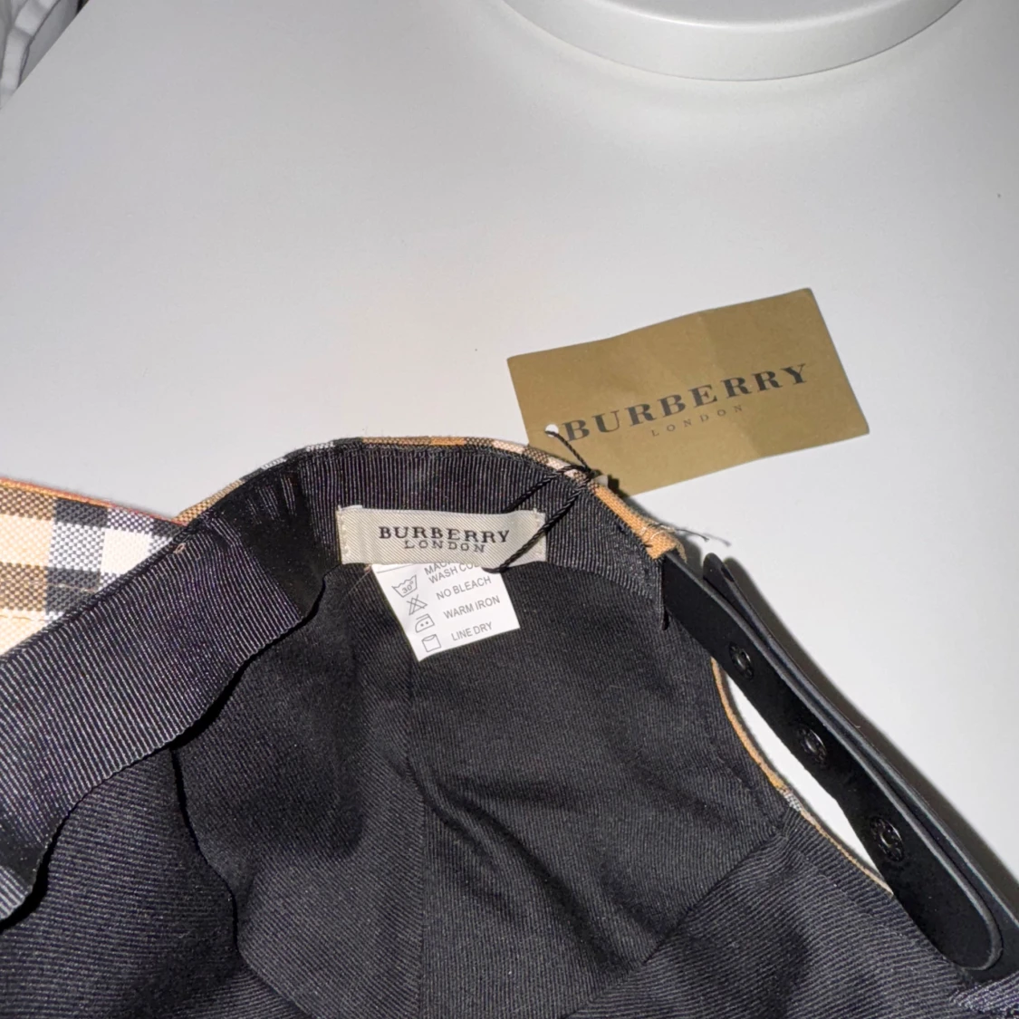 Rutig keps från Burberry - 2