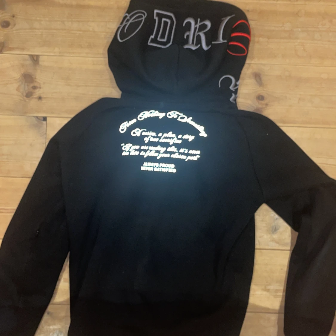 Svart hoodie från Hoodrich med tryck - 3