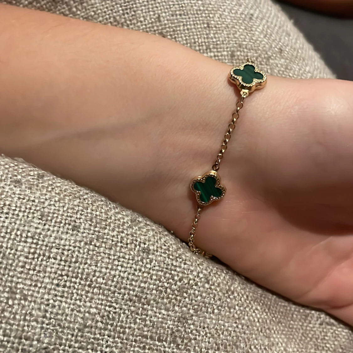 Armband Alhambra med gröna fyrklöver, 14k guld - 1