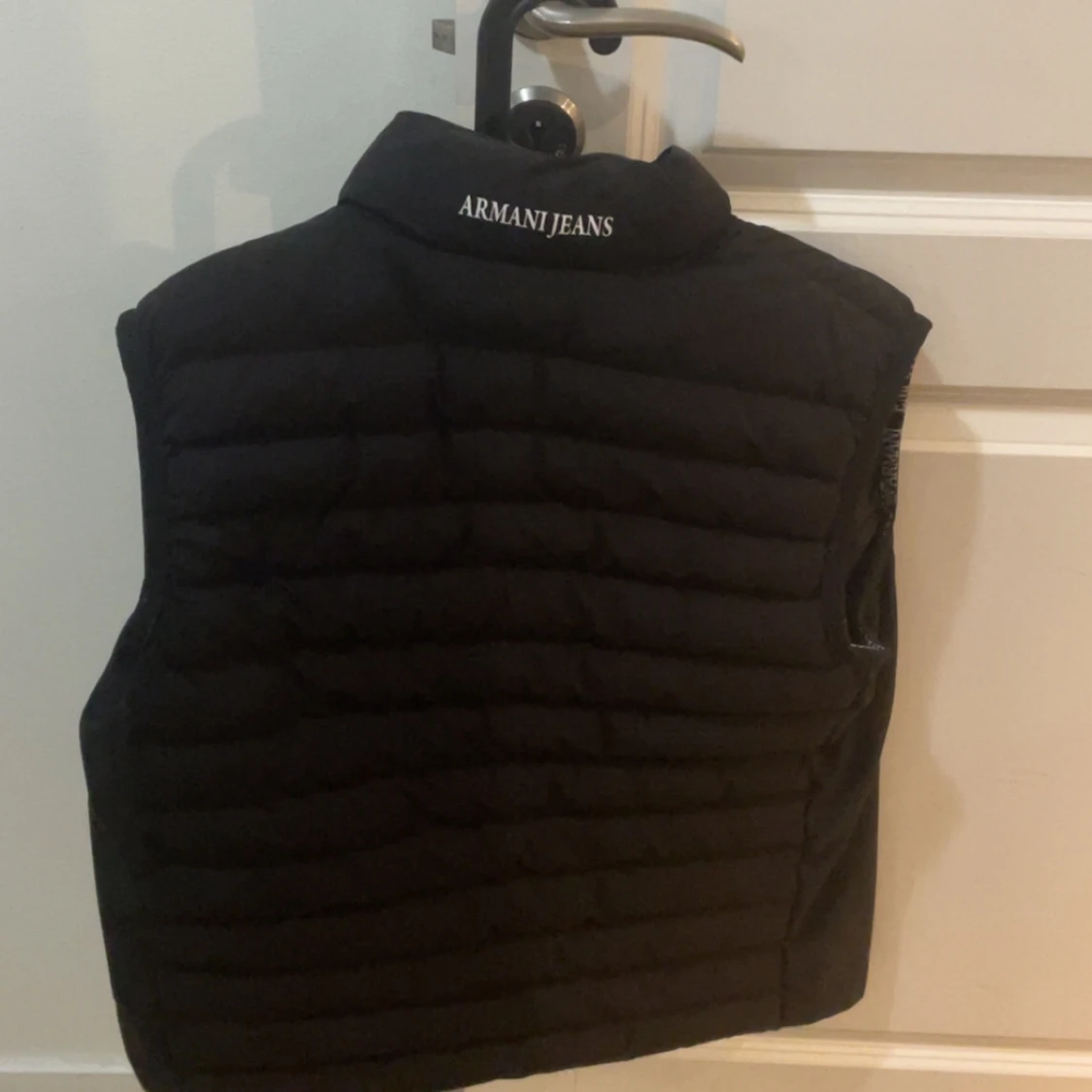 Svart dunväst från Armani Jeans - 1