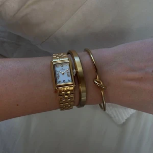 Guldfärgad klocka från Mockberg - Superfin klocka från Mockberg som inte har några defekter alls! 💘