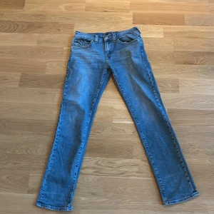 True religion jeans - Snygga true religion jeans till fint pris, bara å skriva vid funderingar
