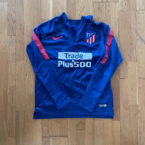 Atlético Madrid träningströja - Atletico madrid träningströja, Storlek S och är i fint skick