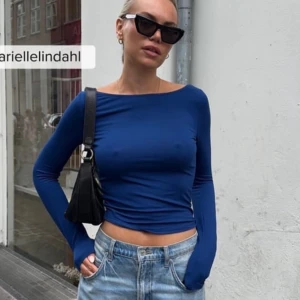 Blå långärmad - Jättefin tröja som är använd max två gånger. Helt som i nyskick!🩵🩵