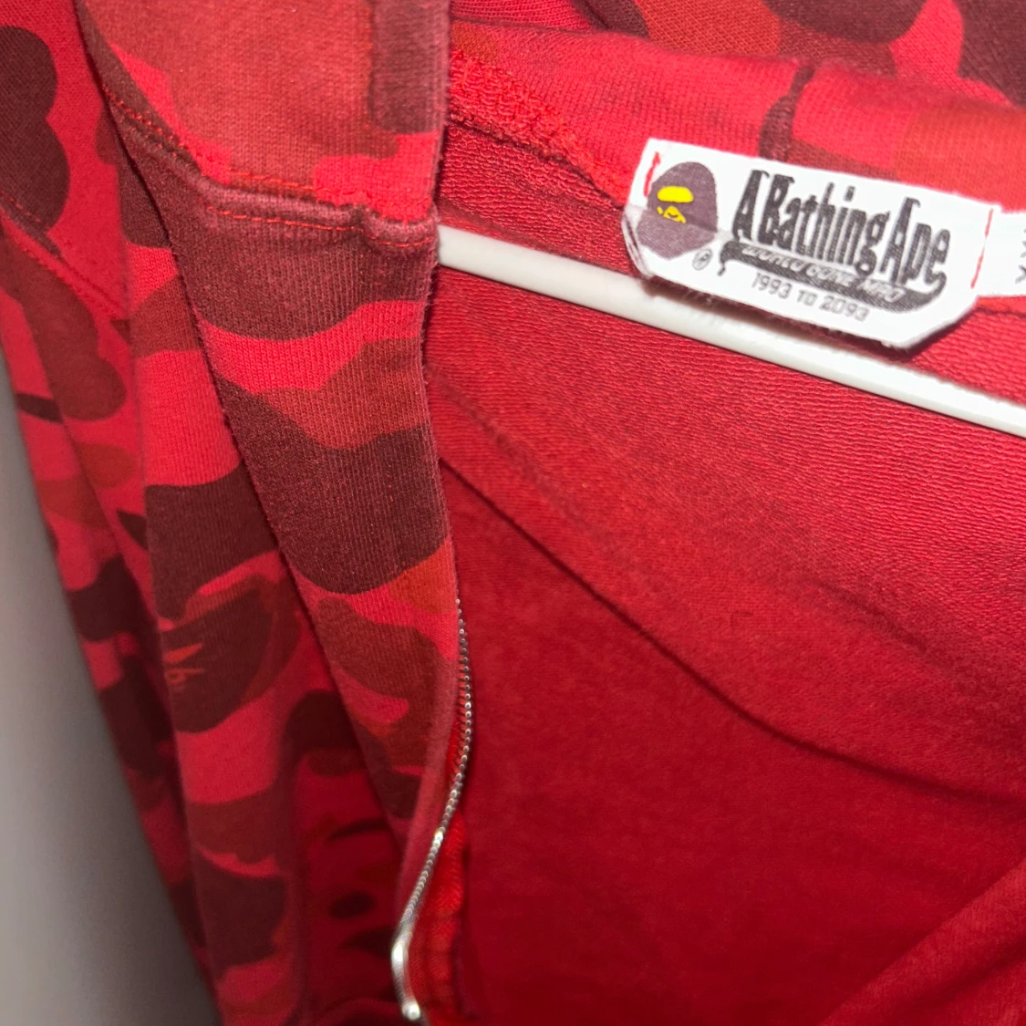 Röd camouflage zip hoodie från BAPE - 3