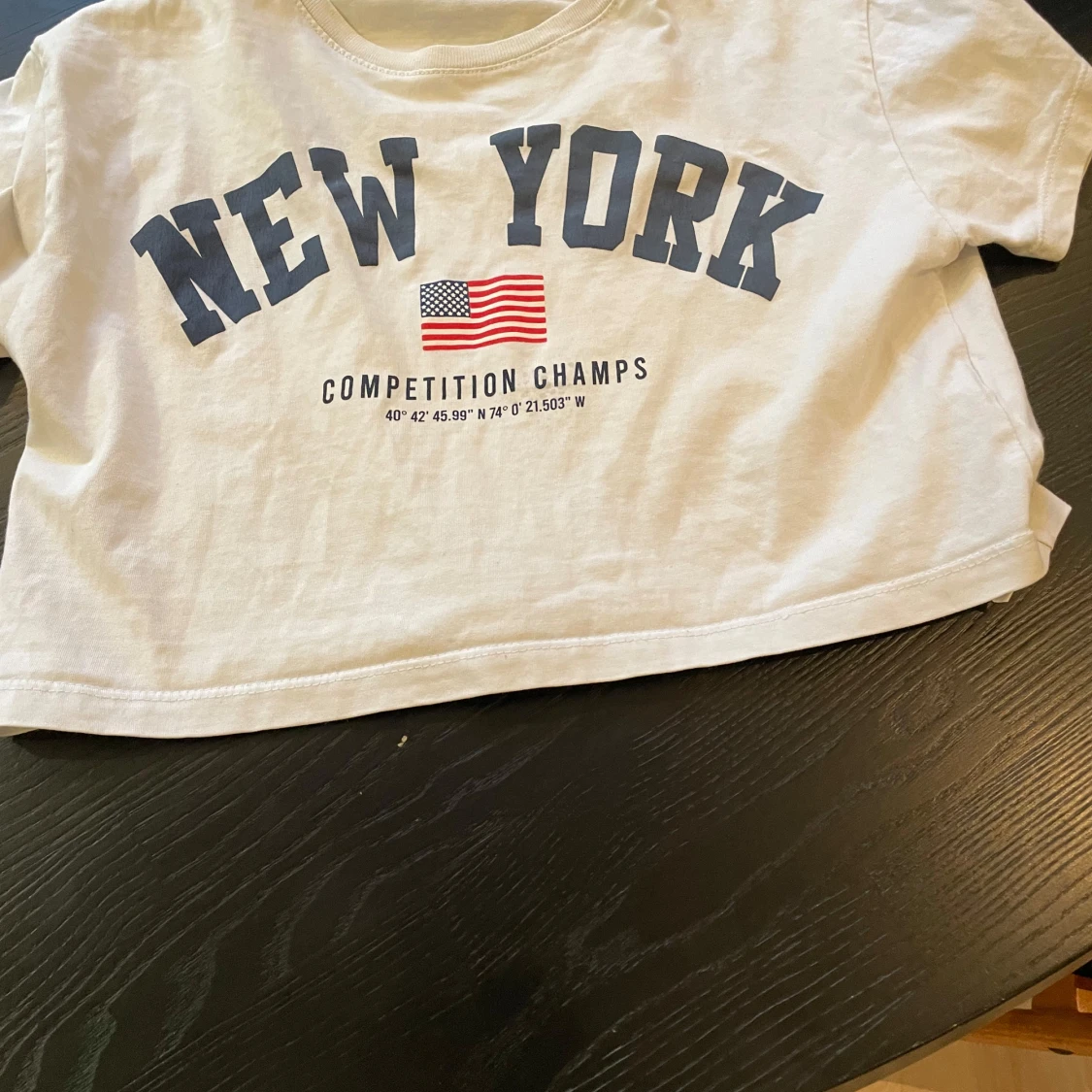 Vit croppad t-shirt med New York-tryck från Zara