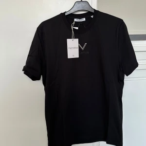 Svart t-shirt från Valentino - Snygg svart t-shirt från Valentino