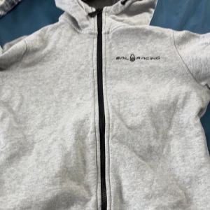 Sail Racing zip hoodie - Antarctica expedition edition strlk 160. Använd i typ en månad köpt för 2 år sedan.