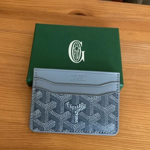 Goyaard korthållare - Snygg korthållare goyaard, nytt skick pris kan diskuteras 