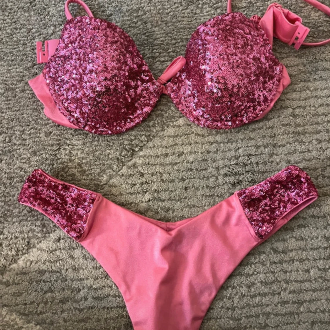 Rosa paljettbikini från Calzedonia