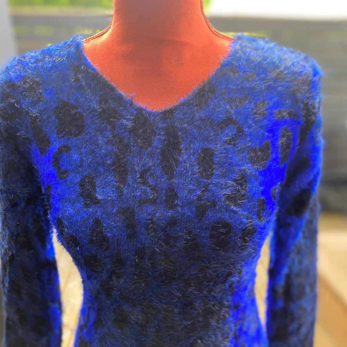 Blå leopardmönstrad fluffig klänning S - 1