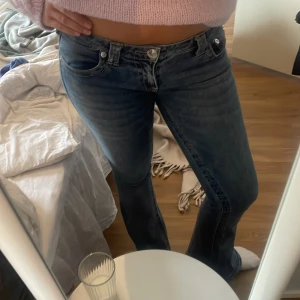 True religon jeans - INTRESSEKOLL! Lågmidjade, rosa i bak. strl 27. Jätte fina i och i bra skick
