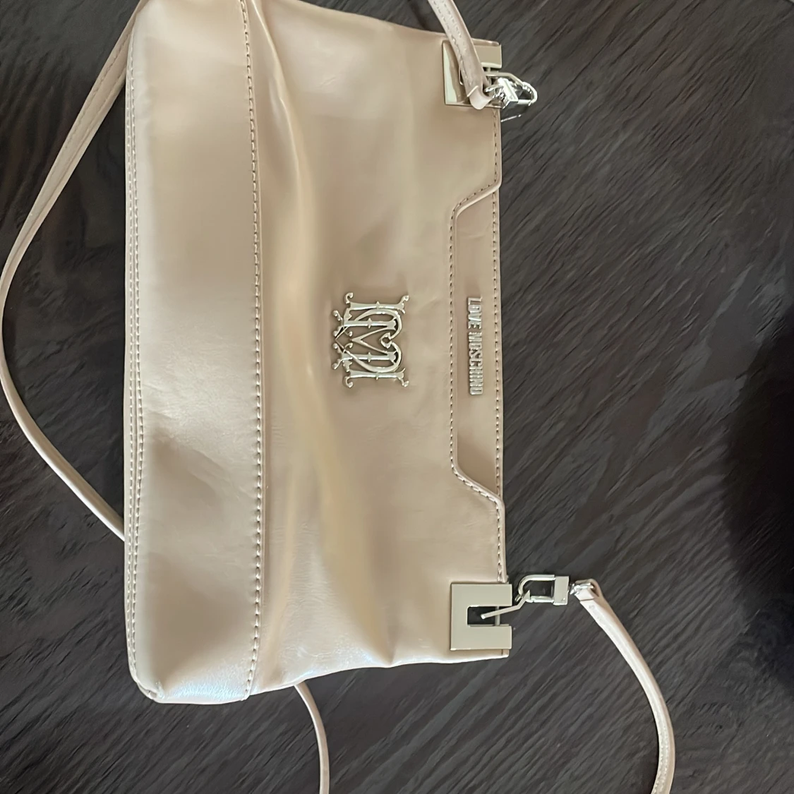 Beige axelväska från Love Moschino
