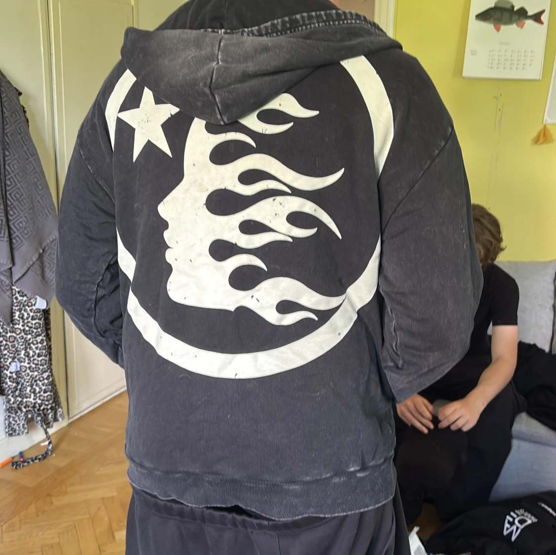 Svart Hellstar hoodie med flames - 4