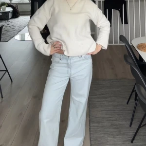 As snygga jeans  - As snygga jeans från hm som tyvärr inte används tillräckligt mycket, slutsålda på hemsidan💓
