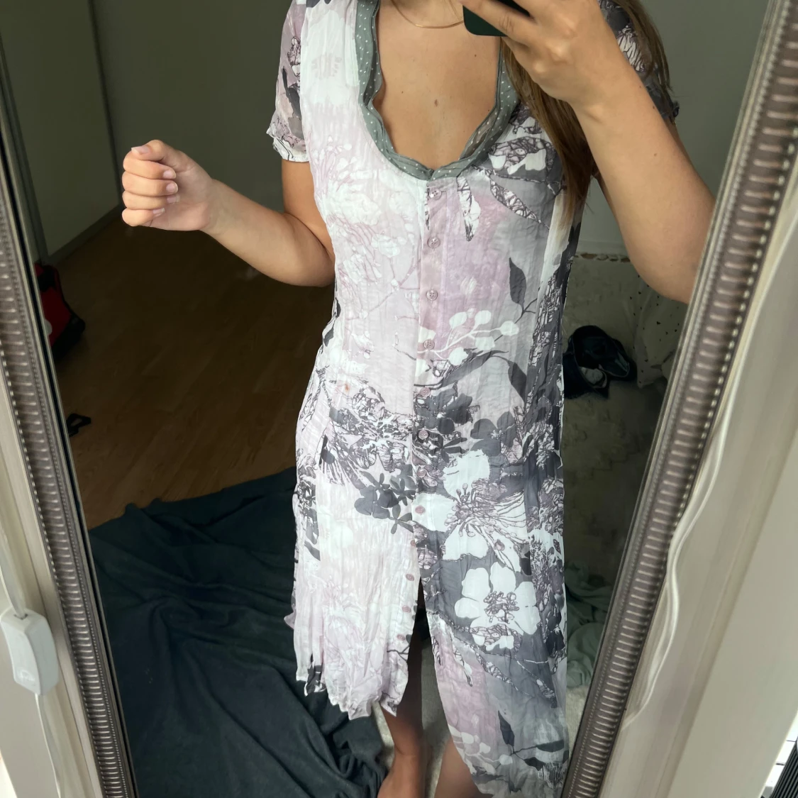 Blommig kortklänning med knytband - 1