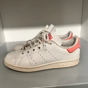Stan smiths - Säljer mina rosa adidas stan smiths då de tyvärr inte kommer till användning längre💞💞