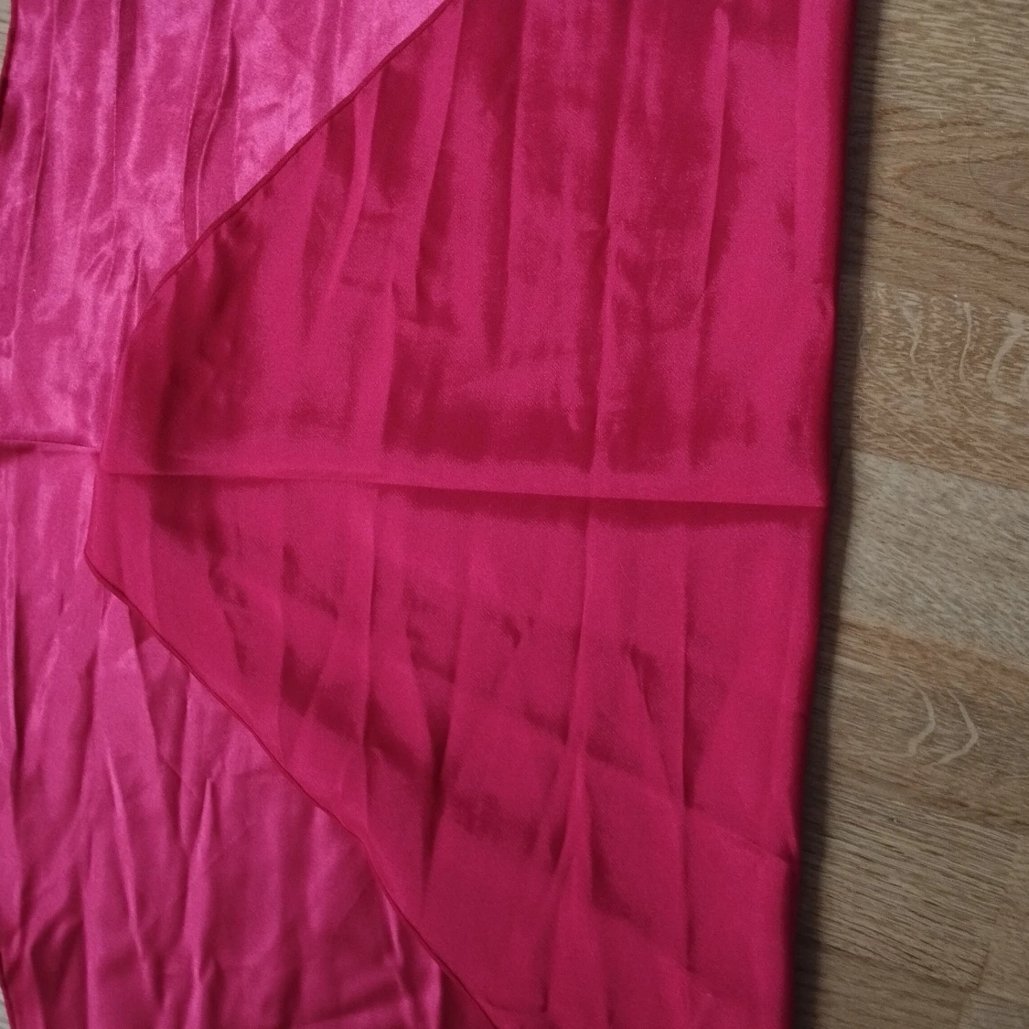 Ceris trekantig sidenscarf - 2