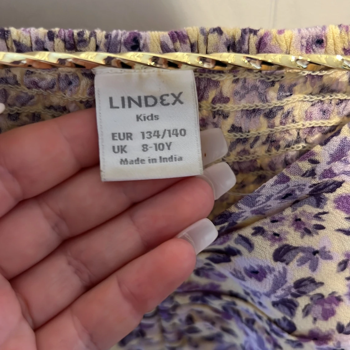 Lila blommig blus från Lindex - 1