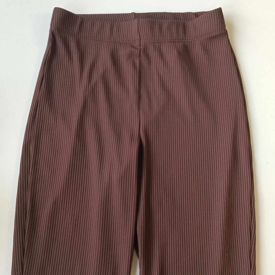 Bruna ribbade byxor med hög midja - 1