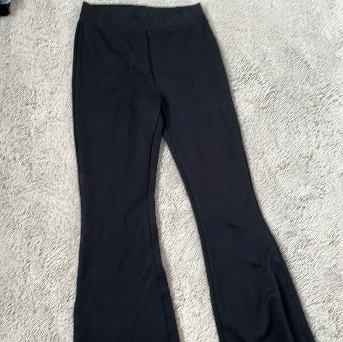 Svarta bootcut leggings från Lindex