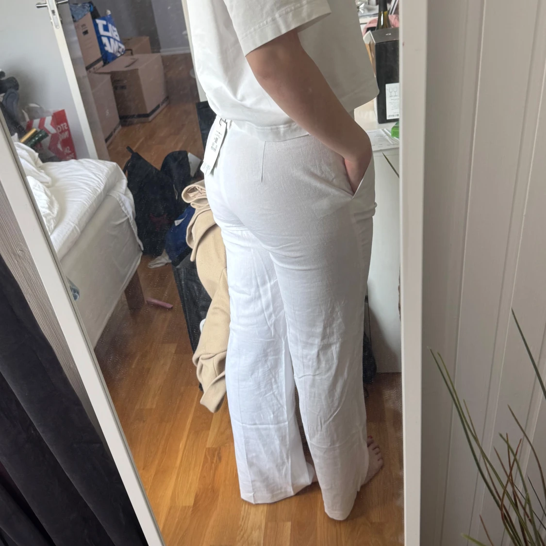 Vita linnekostymbyxor från BikBok - 2