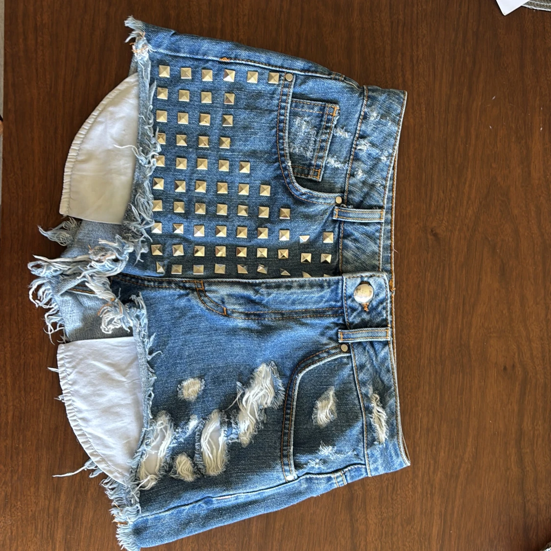 Jeansshorts med nitar  - 1