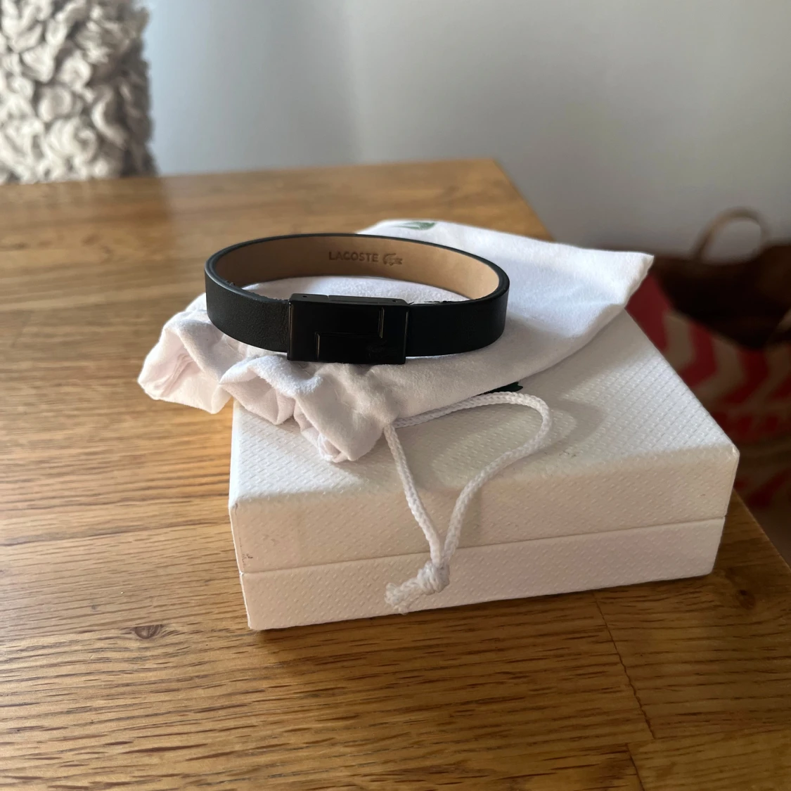 Svart armband från Lacoste