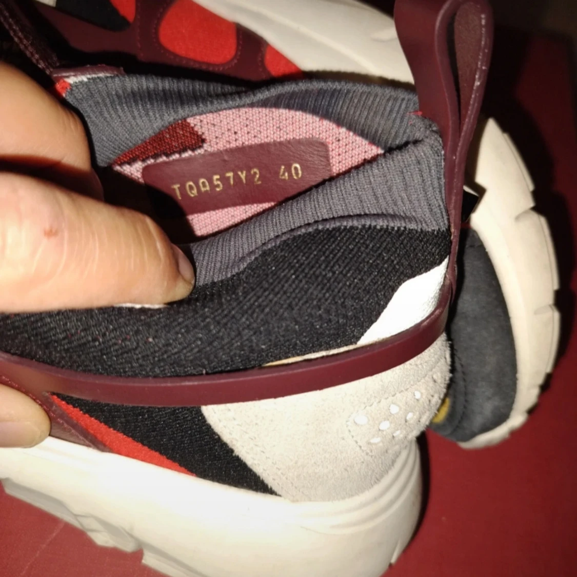 Valentino Garavani sneakers i rött och svart - 4