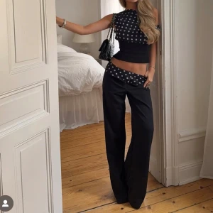 Design by si set - Säljer mitt fina design by si set. Endast använt 1 gång så i inprencip nyskick. Pris 700 kr. Storlek S