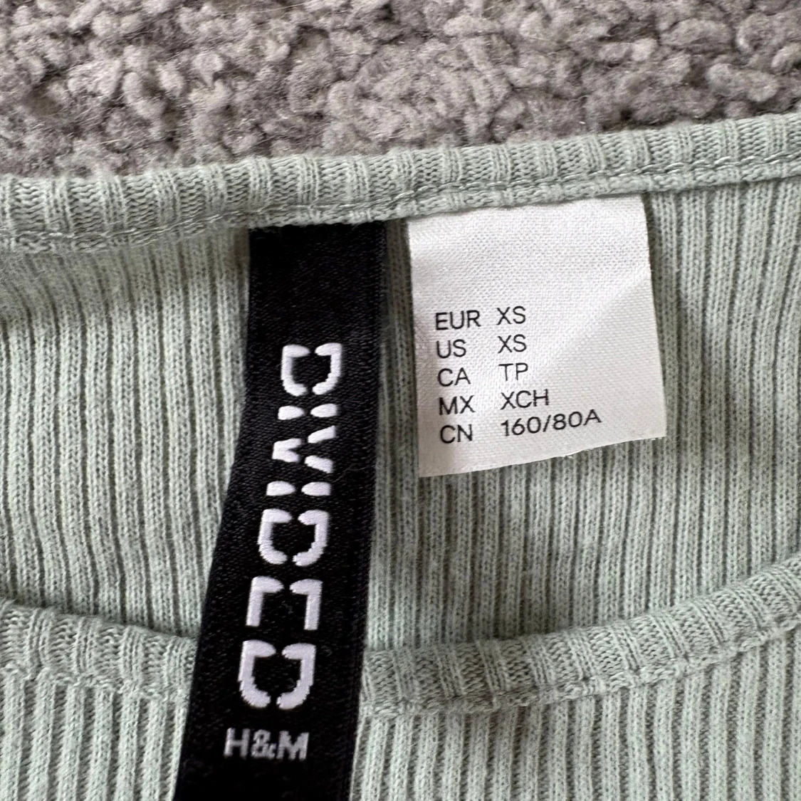 Ribbad grön topp från H&M Divided XS