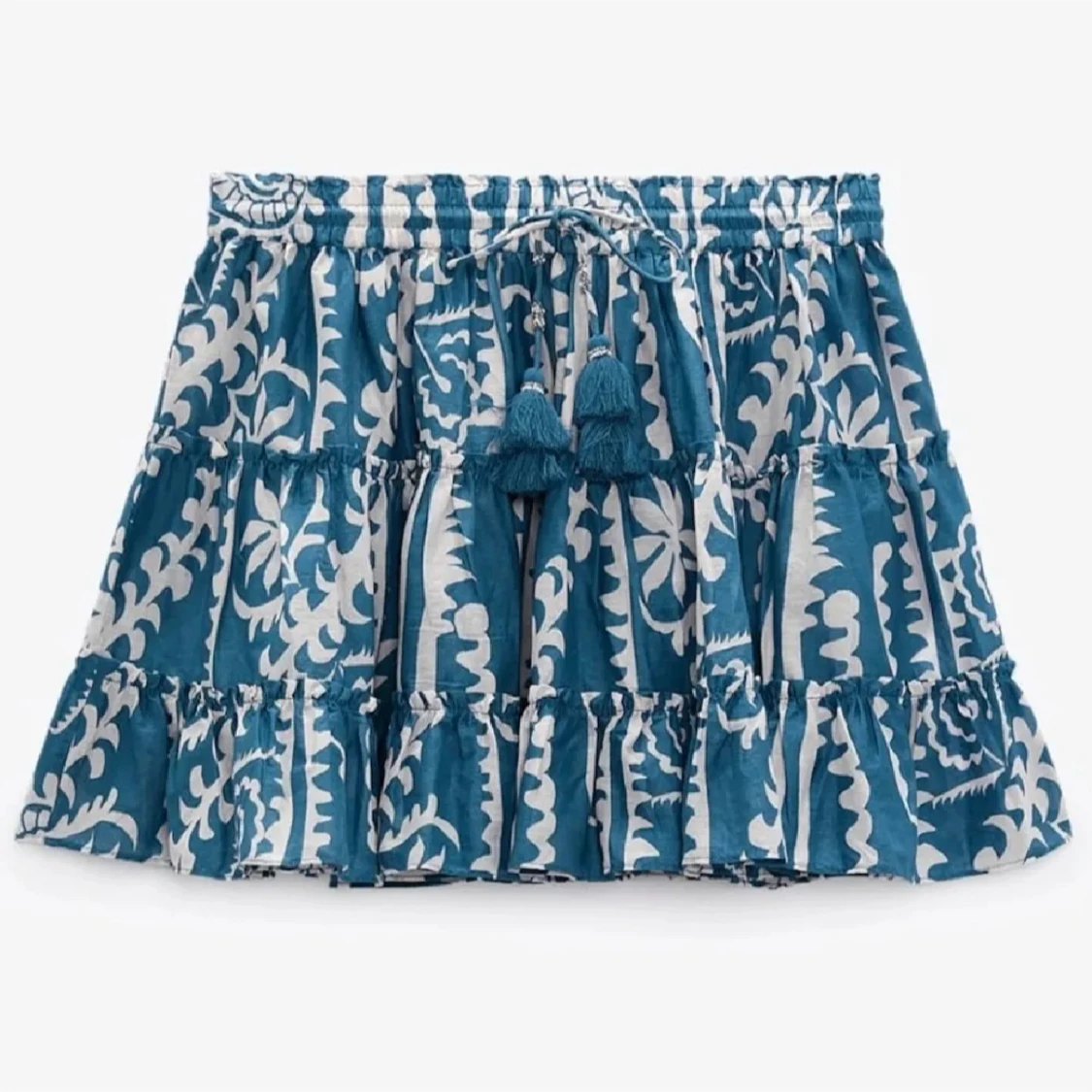 Blåvit kortkjol med volanger från Zara - 1