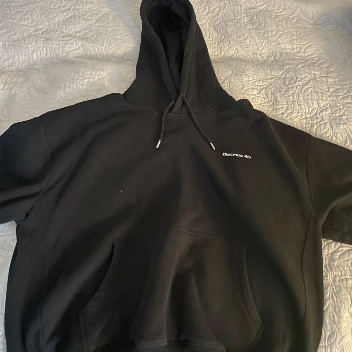 Svart hoodie District 46  - 1