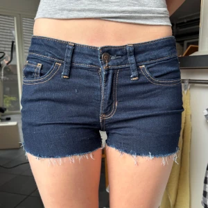 Low waist jeans shorts!  - Super snygga low waist jeans shorts från hollister!!