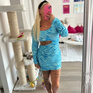 Klänning - Från Shein, perfekt till festival!!✨🩵💙 strl M