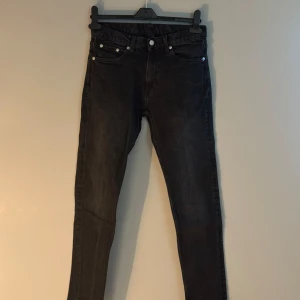 Weekday easy 27/30 - Säljer ett par weekday easy 27/30 i bra skick. Hör av er vid frågor