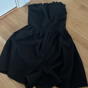 Ihoppasydd topp med shorts  - Ihoppasydd topp med shorts ifrån New Yorker i storlek XS pris kan diskuteras 