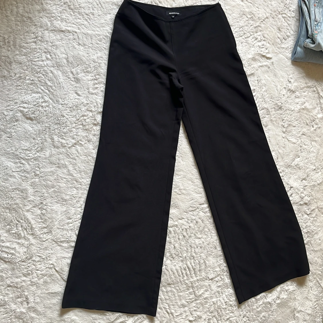 Svarta wide byxor från ONLY