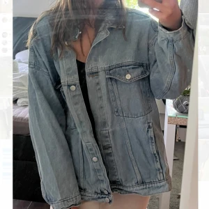 Ljusblåa jeans jacka - Super fint skick